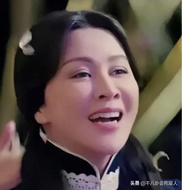 丫頭教&OpenCurlyDoubleQuote;六大丫頭&rdquo;：裝嗲、扮嫩、靠濾鏡磨平皺紋，劉濤自毀口碑