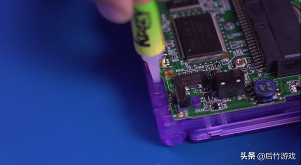 遊戲達人將GBA SP改裝成16位機版的Switch,掌上和電視都能玩 遊戲達人將GBA SP改裝成16位機版的Switch,掌上和電視都能玩