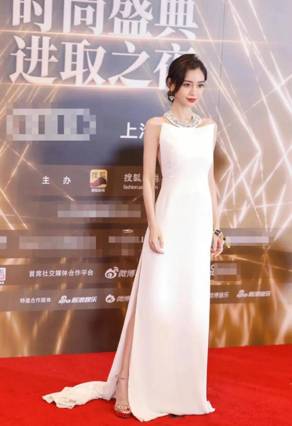 紅毯殺手，Angela baby白色禮服，要封神了