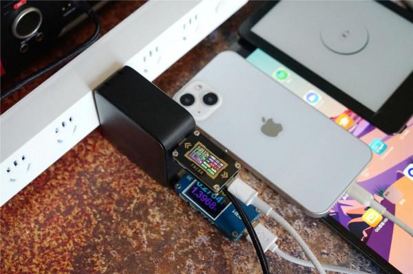 綠聯100W氮化鎵體驗：100W大功率，四口快充，一頭餵飽數碼全家桶