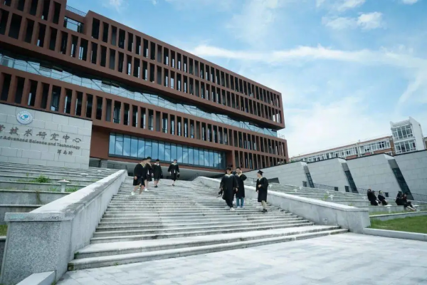 中等生注意！杭州和桂林這兩所院校分數線低，但畢業就業率高