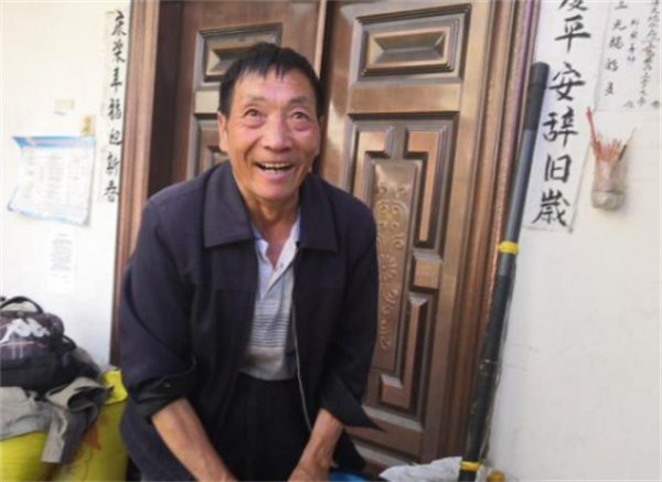 最後的採燕窩人：貴的一斤2萬6，兒子寧願打工也不學