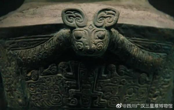 虎年限定！三星堆又上新，“虎頭龍身”還叼著一把刀