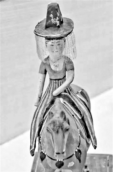 遮陽帽 防曬衣 曬後修復……您的防曬裝備正在隨機掉落 遮陽帽 防曬衣 曬後修復……您的防曬裝備正在隨機掉落