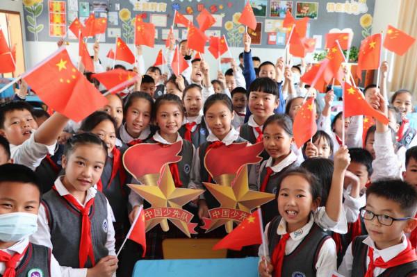 學校紅領巾變“綠領巾”?很多網友不理解 學校紅領巾變“綠領巾”?很多網友不理解