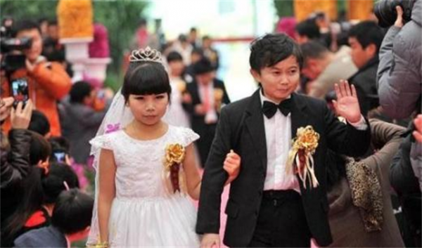 1.2米袖珍美女侯麗君，二婚嫁1.8米安徽帥小夥，準備要孩子