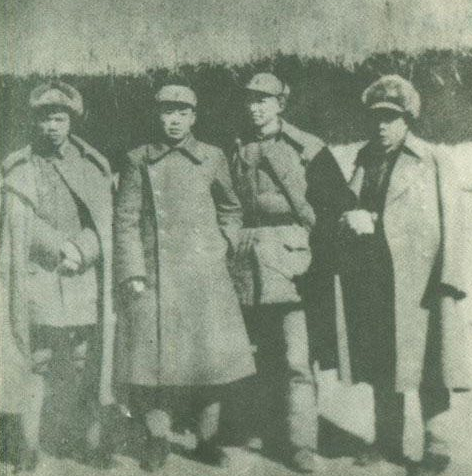 新四軍戰士巡邏,抓到可疑人物,還沒審問掏出介紹信:日軍要談判 新四軍戰士巡邏,抓到可疑人物,還沒審問掏出介紹信:日軍要談判