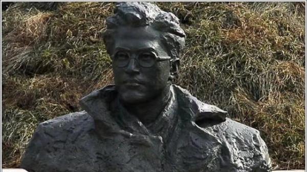 東北一小夥,為保護金日成服毒自盡,20多年後家屬訪朝獲元首待遇 東北一小夥,為保護金日成服毒自盡,20多年後家屬訪朝獲元首待遇