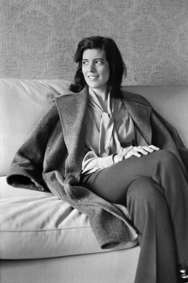 誰說女知識分子不時髦?會寫字的女人,穿得好更好看 誰說女知識分子不時髦?會寫字的女人,穿得好更好看