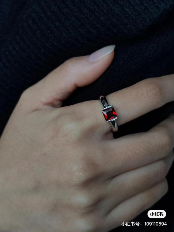 誰不愛它！絕美的石榴石戒指
