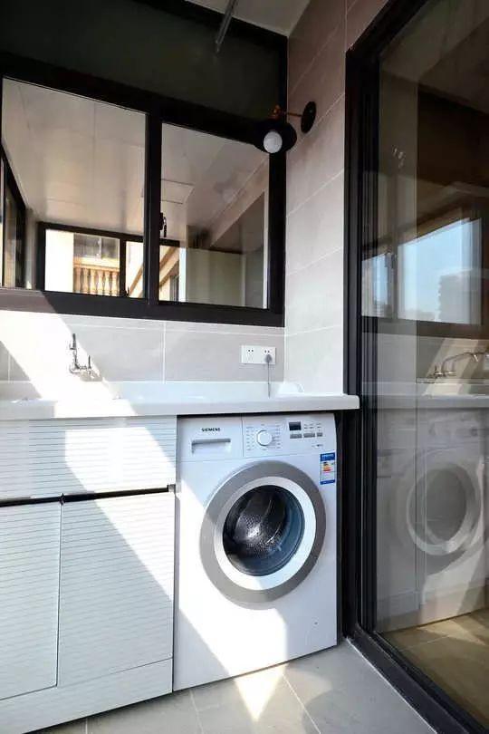 陽臺放洗衣機，做個櫃子好看實用多了，20個案例給大家做參考