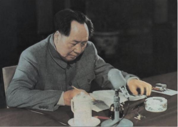 1975年,眼疾稍好的毛主席,聽到河南發生特大洪災,眼淚奪眶而出 1975年,眼疾稍好的毛主席,聽到河南發生特大洪災,眼淚奪眶而出