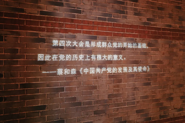 這輛“百年限定”的紅色巴士，今年特別值得坐上一坐