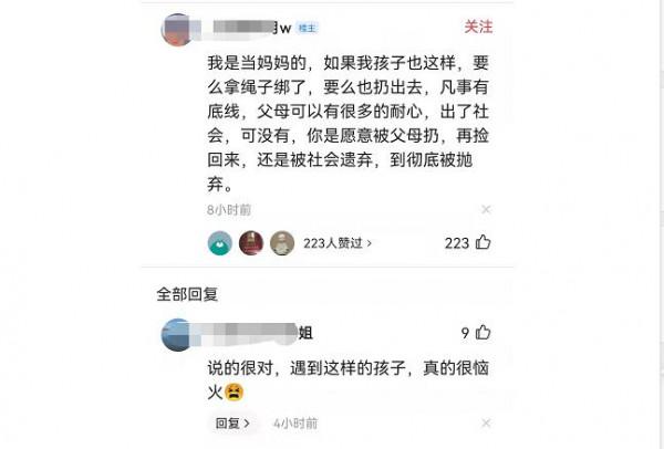 一小女孩子因害怕打針哭鬧不休，爸爸哄一小時煩了提起往旁邊一扔