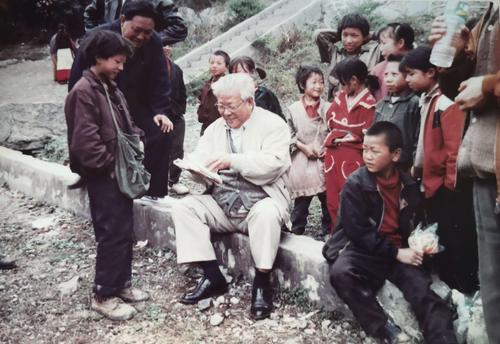 他是北京市委原書記，官至副國級，曾任水利電力副部長，享年82歲