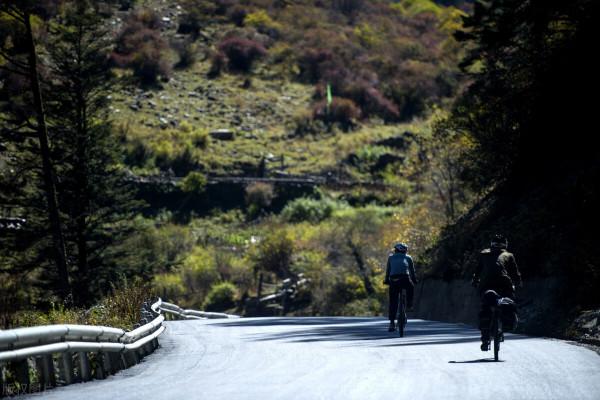紅軍長征翻越的第一座大雪山是什麼山？在哪兒？