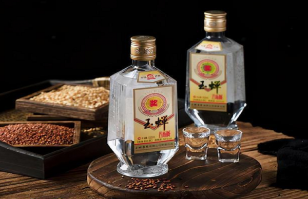 工資低喝不到好酒？這7款“雞肋價位”的白酒，適合老百姓自飲