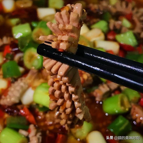 四川大山裡的蒼蠅館子，客人翻山越嶺找來吃，只為一睹老闆娘芳容