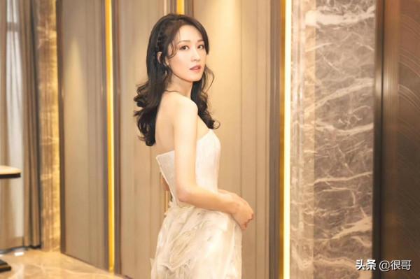 奔著陳坤看的《輸贏》，卻被1米72的張雯圈粉了，意外撞臉劉亦菲