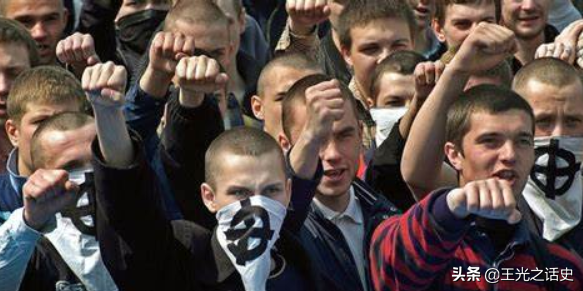 襲擊外國人、毆打警察,俄羅斯“納粹”為什麼無法無天? 襲擊外國人、毆打警察,俄羅斯“納粹”為什麼無法無天?