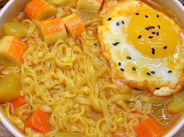 泡麵在手,不畏寒冬,創意吃法讓你舔完最後一滴湯 泡麵在手,不畏寒冬,創意吃法讓你舔完最後一滴湯