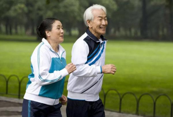 年齡越大,越要多走路?60歲以後,每天走多少步合適?建議瞭解下 年齡越大,越要多走路?60歲以後,每天走多少步合適?建議瞭解下