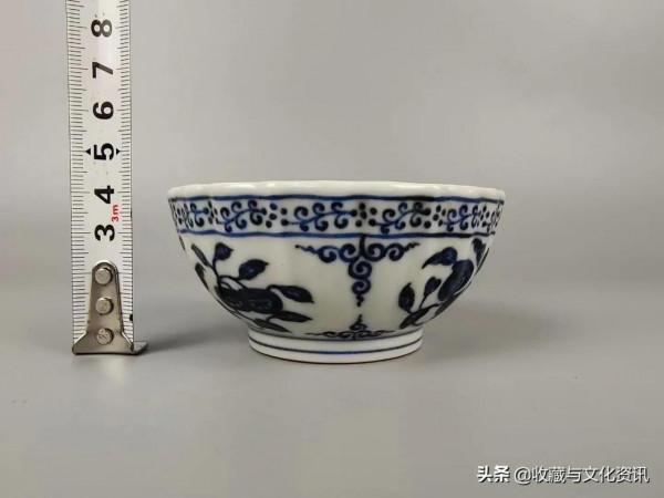 明青花花卉纏枝蓮忍冬紋花口杯鑑賞