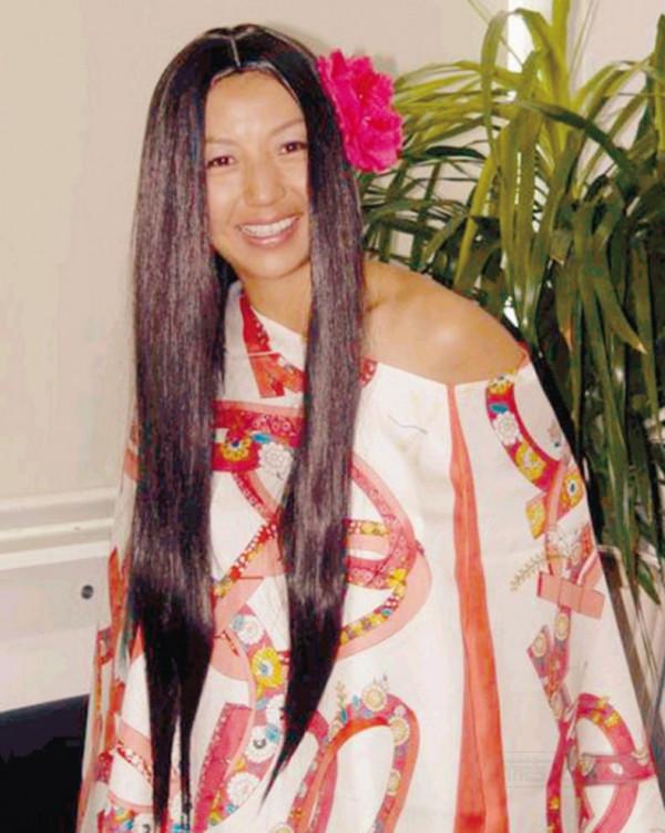 “人間異類”楊二車娜姆:女兒國走婚族,結交喬布斯,向總統求婚 “人間異類”楊二車娜姆:女兒國走婚族,結交喬布斯,向總統求婚