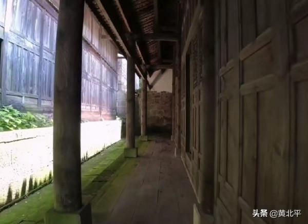 重慶豐都縣興義鎮古觀山上儲存完好的建築群,規模龐大卻空無一人 重慶豐都縣興義鎮古觀山上儲存完好的建築群,規模龐大卻空無一人