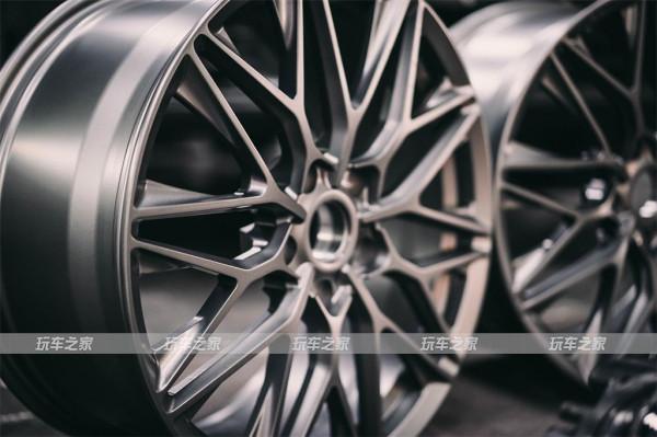 帕拉梅拉昇級輪轂、大燈、尾唇 提升整車優雅風格