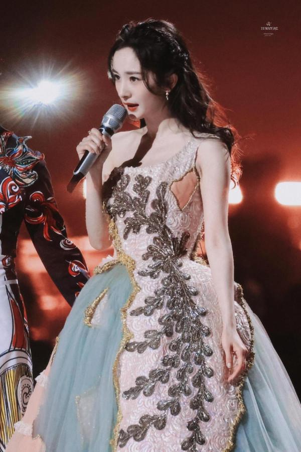 楊冪太甜了，楊紫太仙了，吳昕太好哭了！湖南衛視跨年破防了