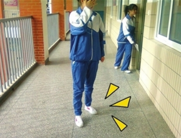 初中生自認為“很唯美”的舉動,老師覺得幼稚,同學覺得“掉價” 初中生自認為“很唯美”的舉動,老師覺得幼稚,同學覺得“掉價”