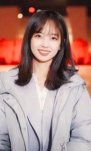 王冰冰，央視最美記者