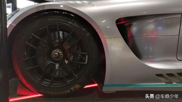 實拍賓士AMG GT3賽車！採用6.2升V8動力，國內極為罕見