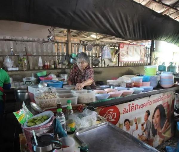 去泰國,一定不要錯過最美味的大城府船麵條 去泰國,一定不要錯過最美味的大城府船麵條