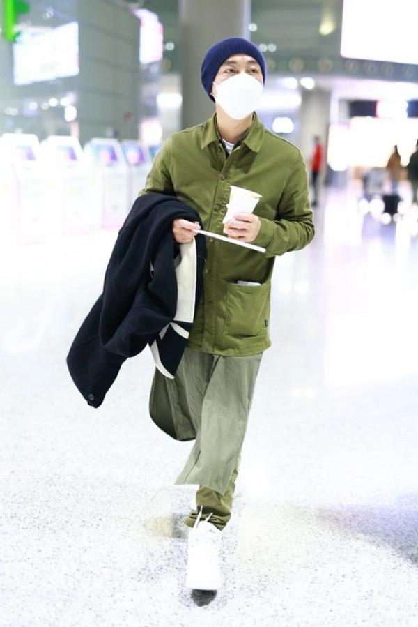 沒想到張衛健這麼會穿，57歲一樣很潮，這3組造型打扮得像27歲