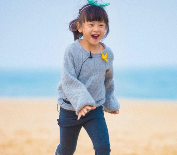 《爸爸去哪兒》萌娃們現狀，石頭魁梧，貝兒全能，費曼胖到認不出