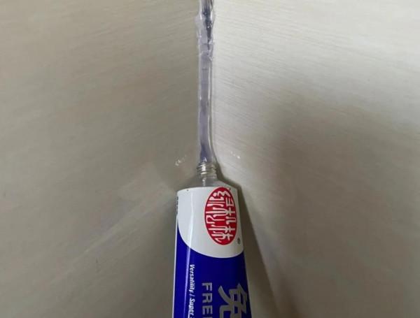 新式“液體釘”一出，結實牢固，不傷害牆面，太機智了