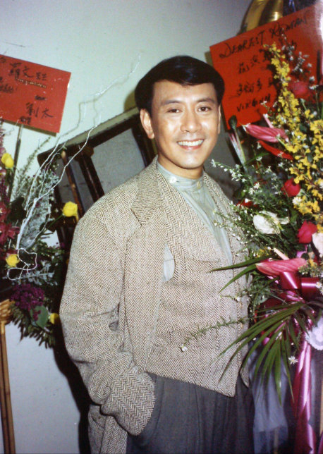 2002年，“一代妖男”羅文去世，為何鄧光榮在葬禮上怒罵劉鑾雄？