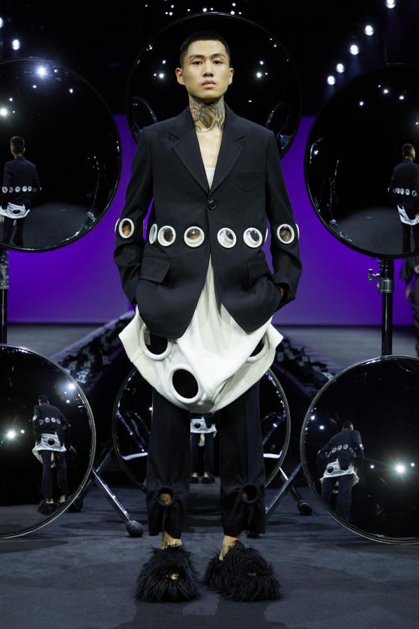 在光影輪轉間，思考獨處丨上海時裝週