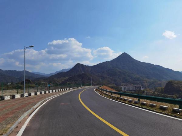 秋染大別山，最美是英山