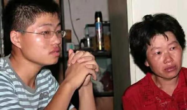 河南農村娃677分上清華,一家養豬艱難生活,為5000塊學費發愁 河南農村娃677分上清華,一家養豬艱難生活,為5000塊學費發愁