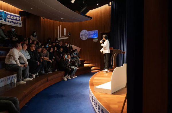 她,甘肅30歲創業寶媽,從流浪漢到服務員,出版的小說感動了網友 她,甘肅30歲創業寶媽,從流浪漢到服務員,出版的小說感動了網友