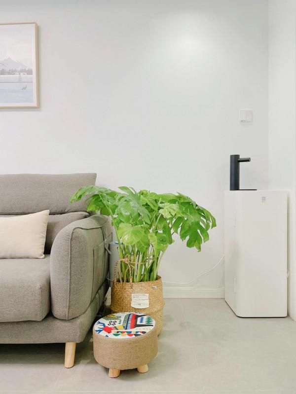 只有年輕人喜歡的極簡風，花了30萬，如今入住8個月地板越來越亮