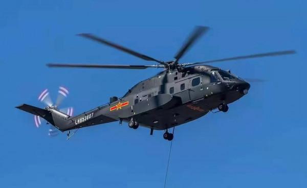 直-8L、直-20大機群罕見同時亮相演兵場，運載空突步兵攻城掠地，場面震撼