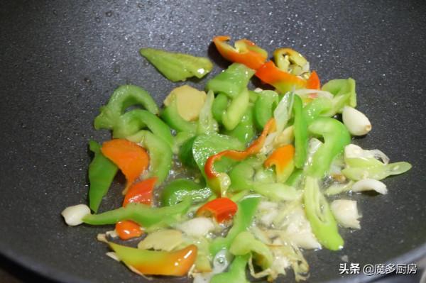 晚上炒了一盤豬肝,好吃到流口水,鮮香嫩滑無腥味,做法簡單 晚上炒了一盤豬肝,好吃到流口水,鮮香嫩滑無腥味,做法簡單