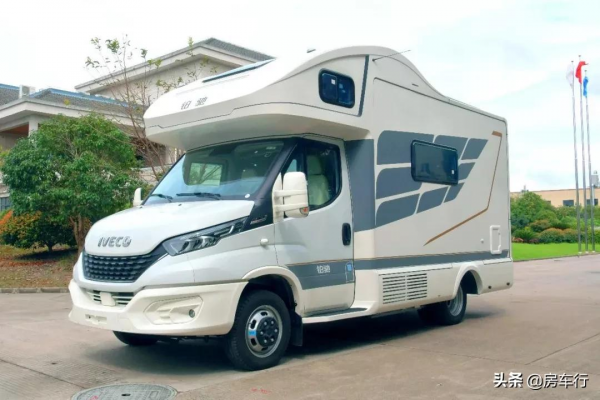 國內首款進口依維柯商旅C型房車——鉑馳帕亞尼商旅房車​