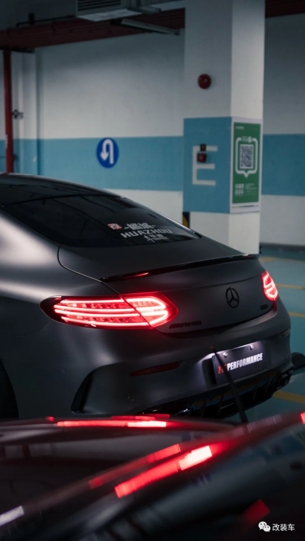 趕在過年前換賓士C Coupe，加班加點割完寬體快樂過新年