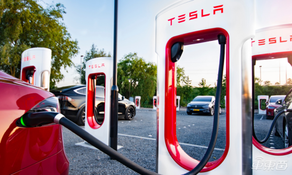 特斯拉卡車充電站開工!30分鐘可增加643公里續航 特斯拉卡車充電站開工!30分鐘可增加643公里續航