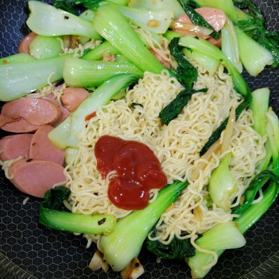幾分鐘搞定炒泡麵，一步就搞定